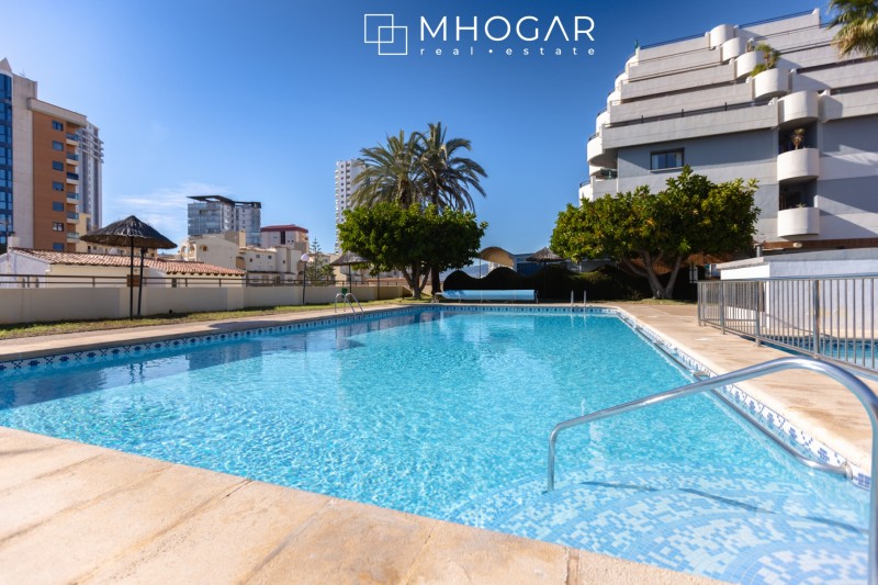 Apartamento con vistas al mar en venta, unicado a tan solo unos pasos de la Cala de La Calalga, Calpe! 